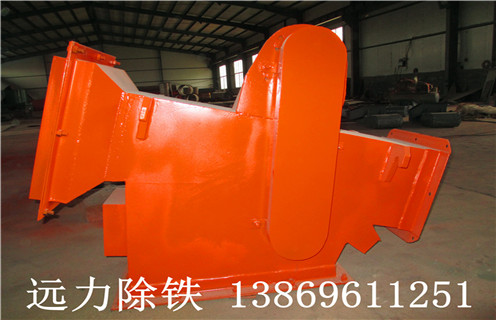 管道永磁除鐵器選用高剩磁的防靜電鑷子做為磁源,使用期長的優(yōu)點特性 管道永磁除鐵器選用高剩磁的防靜電鑷子做為磁源,使用期長的優(yōu)點特性