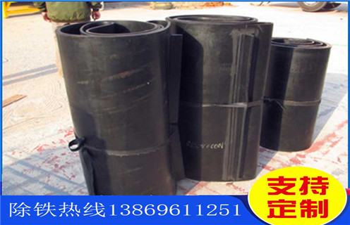 除鐵器皮帶，輸送帶除鐵器皮帶跑偏如何調(diào)_輸送帶除鐵器皮帶跑偏如何調(diào)怎么調(diào)整皮帶原因及如何調(diào)_刮板價(jià)格 